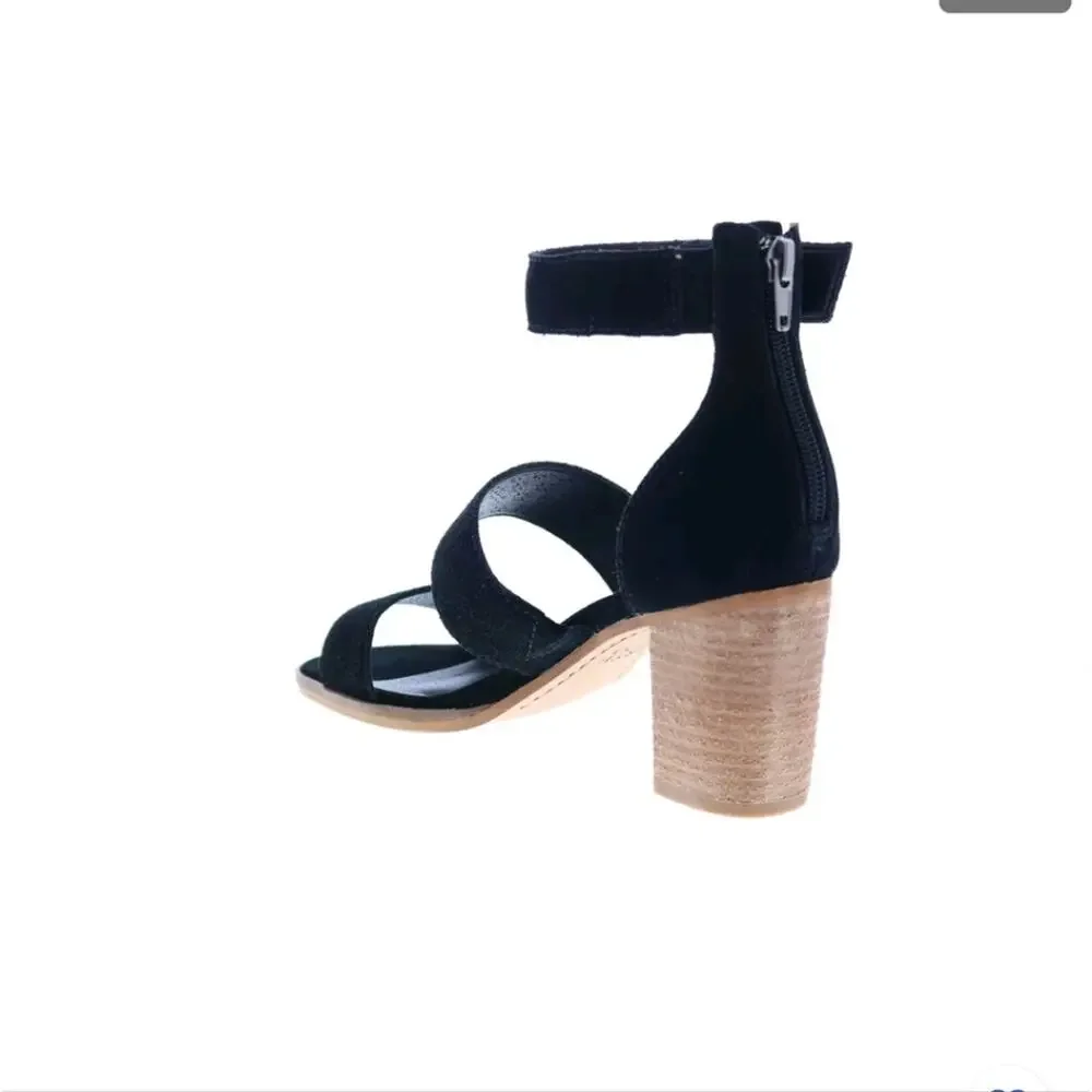 FRYE NWT WOMENS BRYN PERF SANDALS.